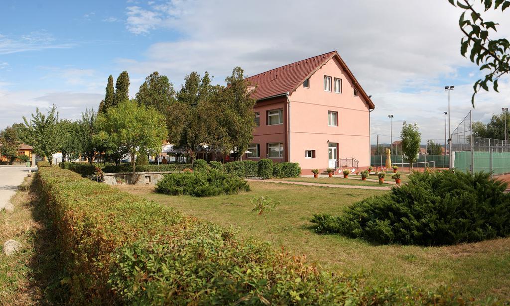 Hotel Pamira Sibiu Exterior photo